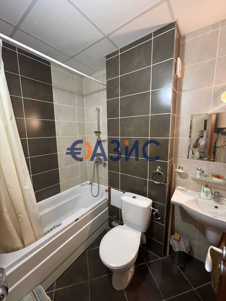 Продава се Двустаен апартамент в Обзор - 72 кв.м за 903 €/кв.м - Снимка #13