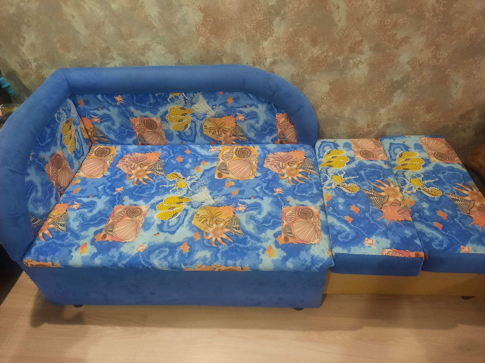 Продам Подростковый  Диванчик