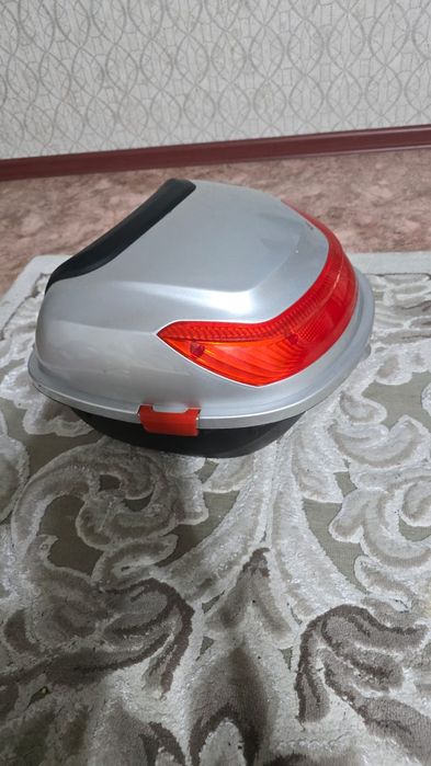 Продам багажник на скутер м8