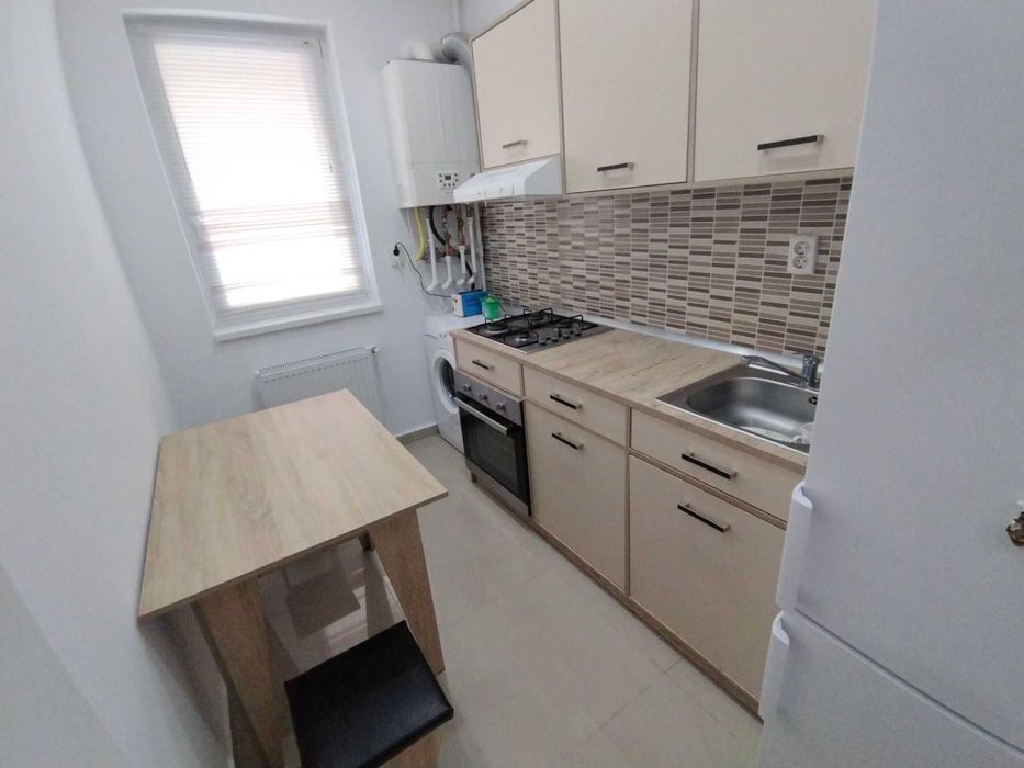 Apartament cu 2 Camere - Balcon - Bucatarie Separata - Parcare - Parc