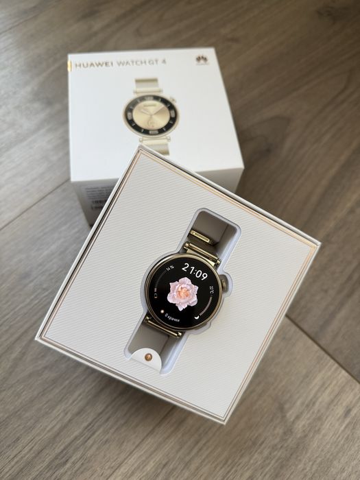 Часовник Huawei GT4