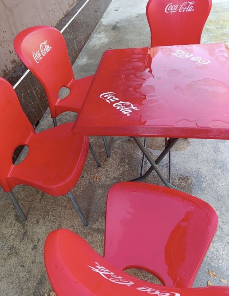 Coca cola Stol stul sotiladi. Huddi rasmdaka.