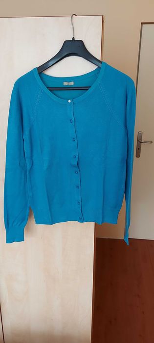 Няколко топли пуловери