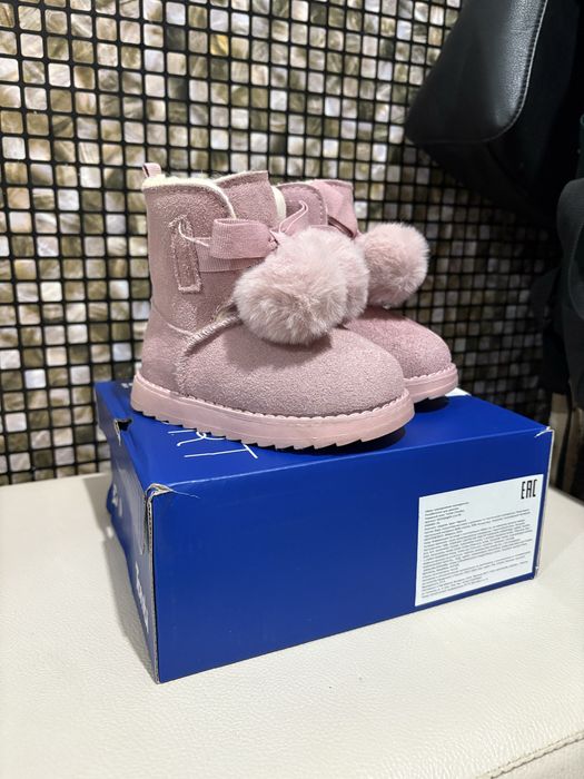 Продаю детские обувь (угги)