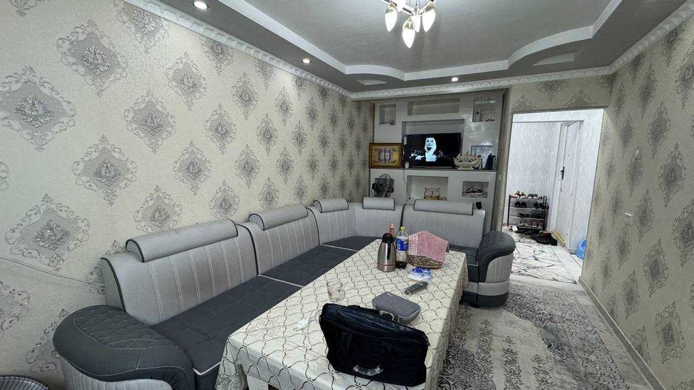 Заканал Хайвонот боғи 1 қаватда 2 хонали квартира сотилади.ID: 1470