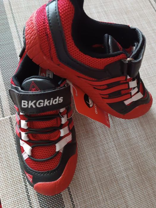 Продам новые кроссовки на мальчика, 29размер