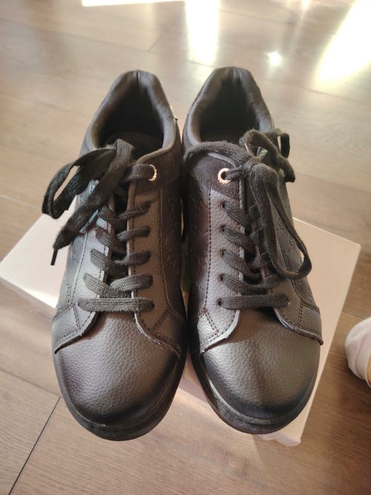 ДВА ЧИФТА Дамски кецове НОВИ