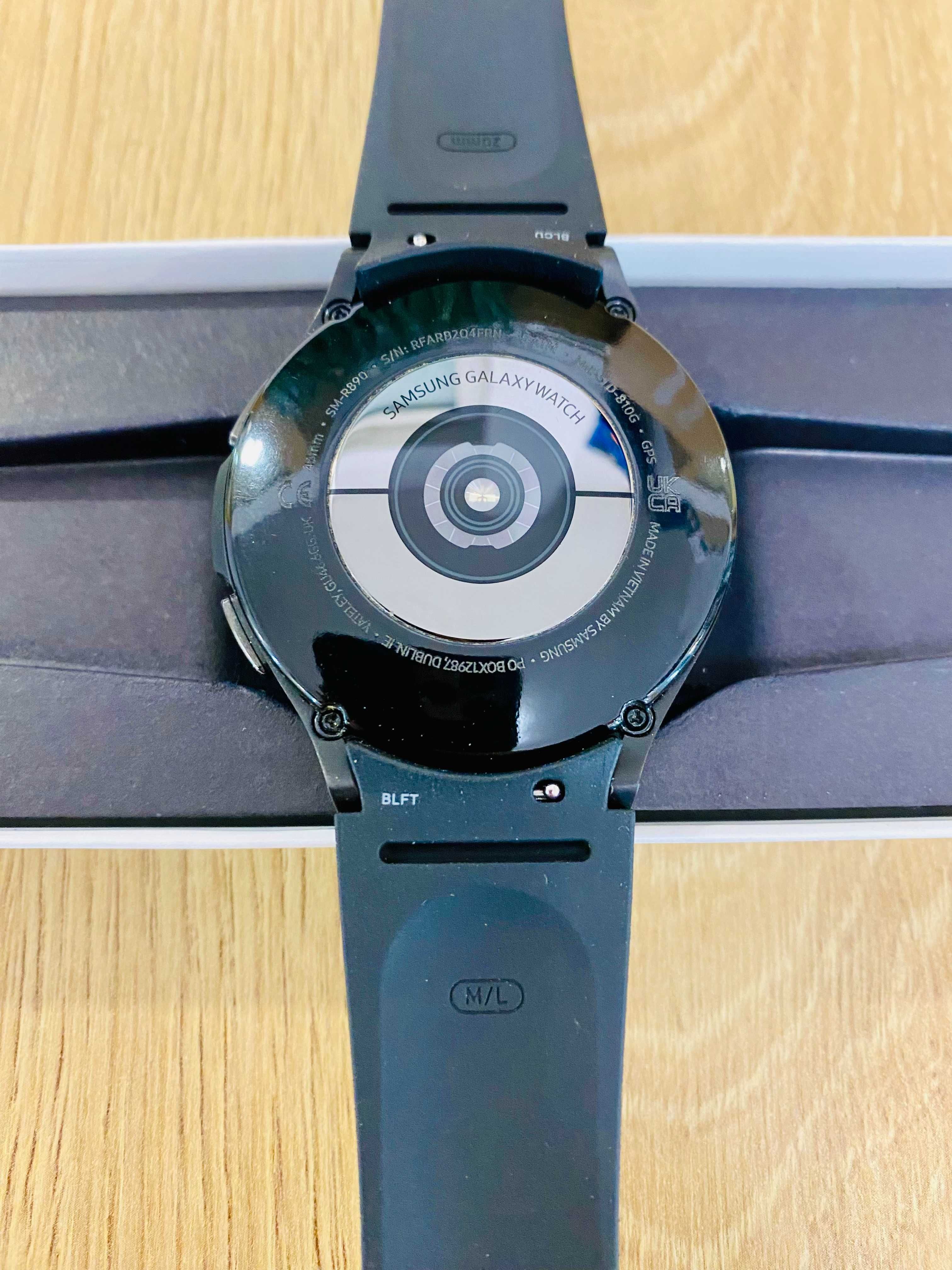 НОВ !!! Samsung Galaxy Watch4 Classic 46 mm, Silicone Strap, Black