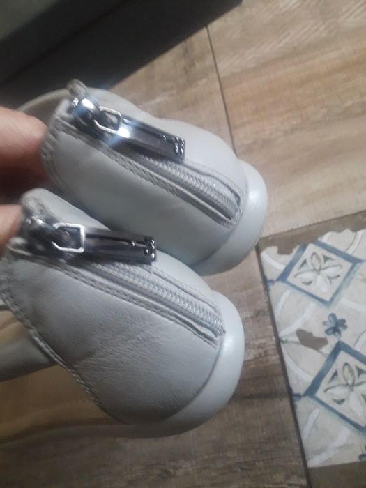 Нови сандали Calvin Klein, Levi's и Bershka