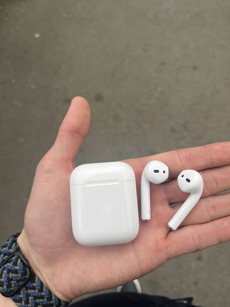 Продаю AirPods 2 (оригинал)