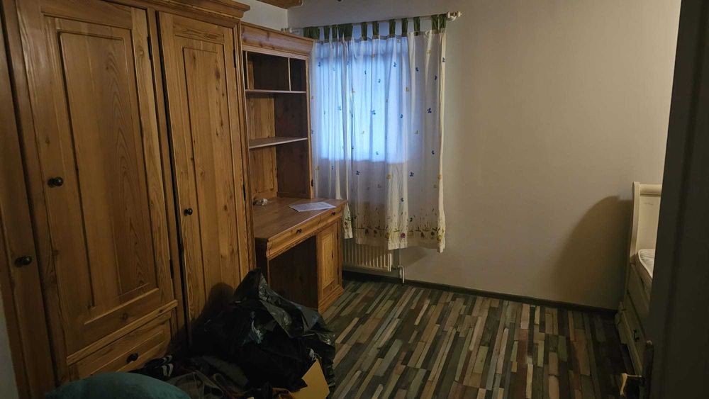 Ofer spre inchiriere casa in Sanpetru , curte ,gradina si garaj