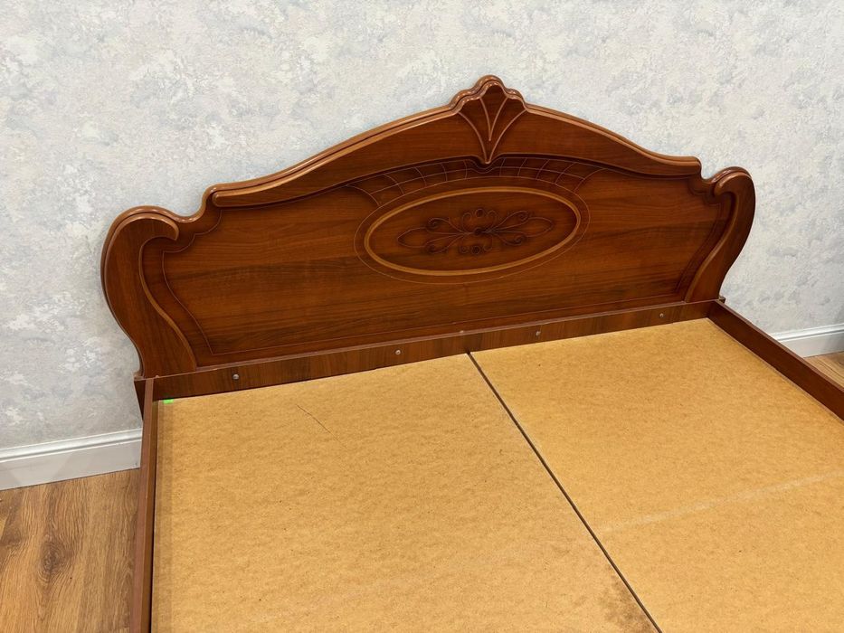 Спальная кровать