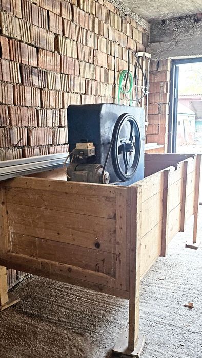 Masina de desfacat Porumb cu motor si lada de  lemn