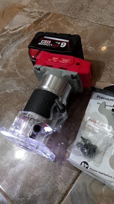 Freza canturi milwaukee cu o baterie de 6A