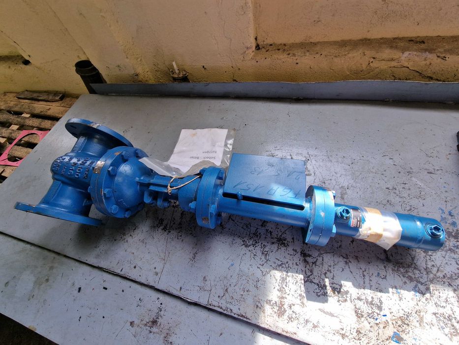 Спирателен Кран с хидравличен цилиндър (шибър) /  Siebeck - Rexroth