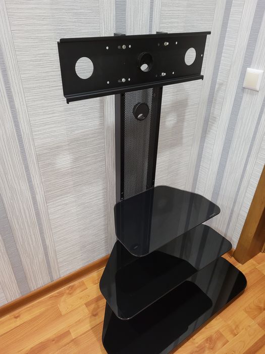 Полка под телевизор, черная,  3 полки, металлическая, удобная.,