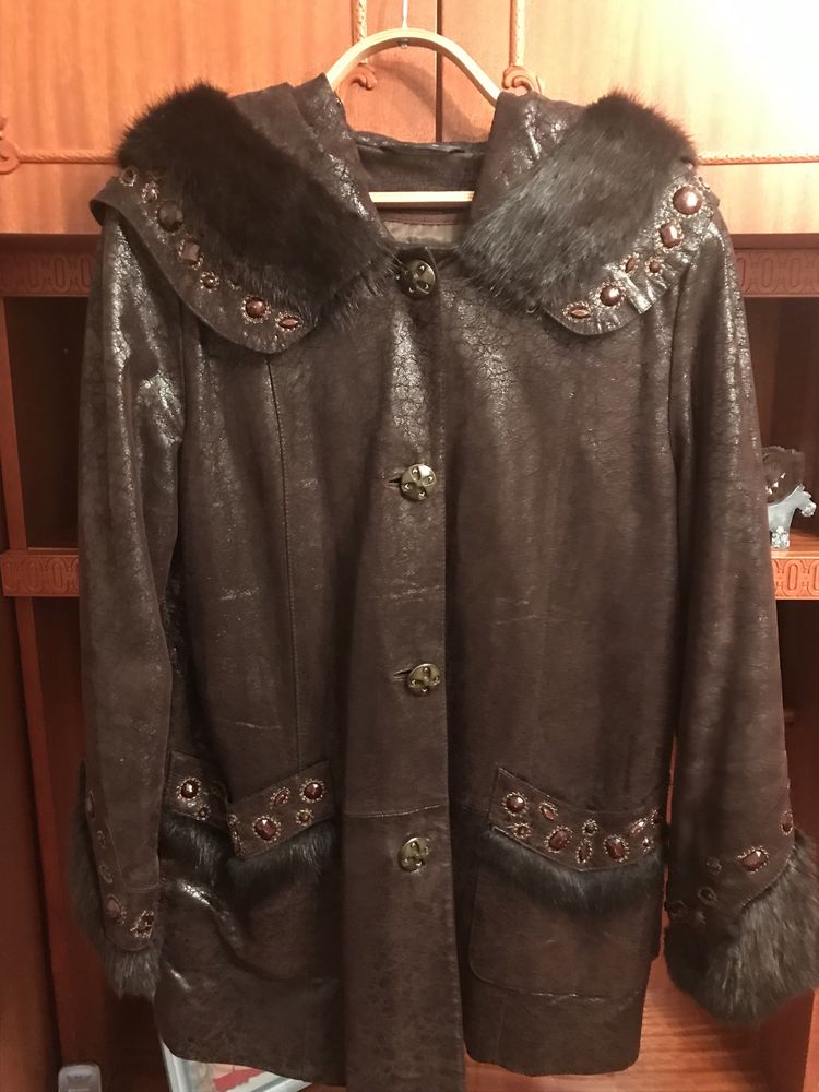 Продам Женскую демисезоную куртка