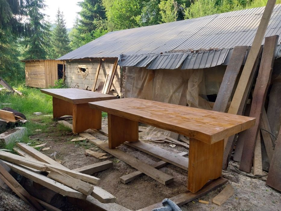 Masa cu bănci diferite dimensiuni