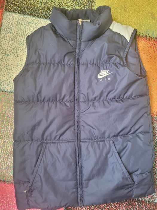 Vând vestă nike de barbati
