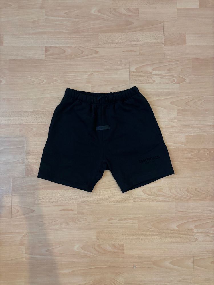 Essentials shorts-черни