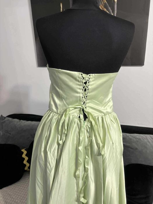 Rochie lunga eleganta, crapata pe picior