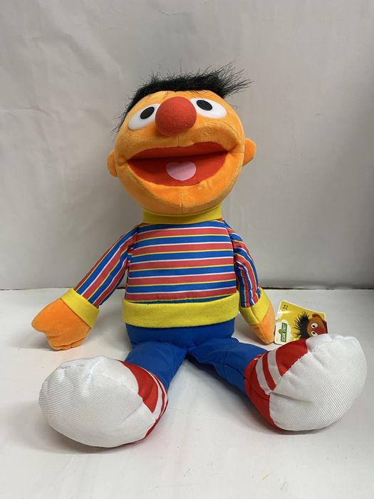 SESAME STREET ERNIE jucărie din pluș 40 cm erichetă