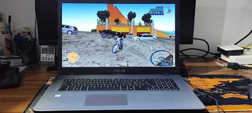 Vand Laptop Asus I3 8 GB ram DDr4 SSD 256 GB display 17.3 inch