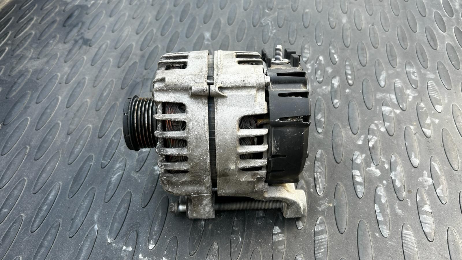 Alternator BMW 4.0d 220A N57 640d 740d 535d X5 x6