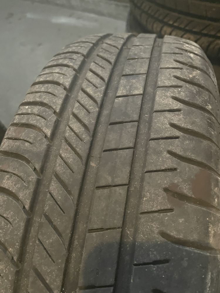 Продавам летни гуми с джанти 195/65/R15