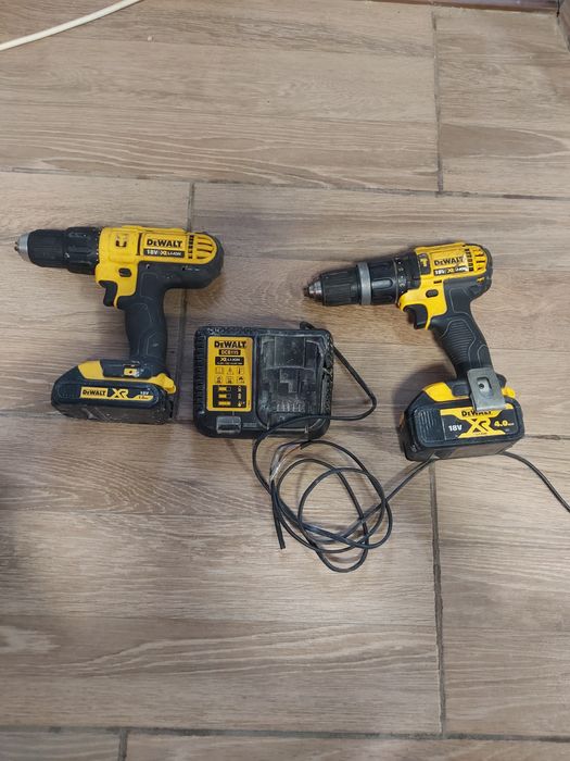 Vând două bormașini dewalt