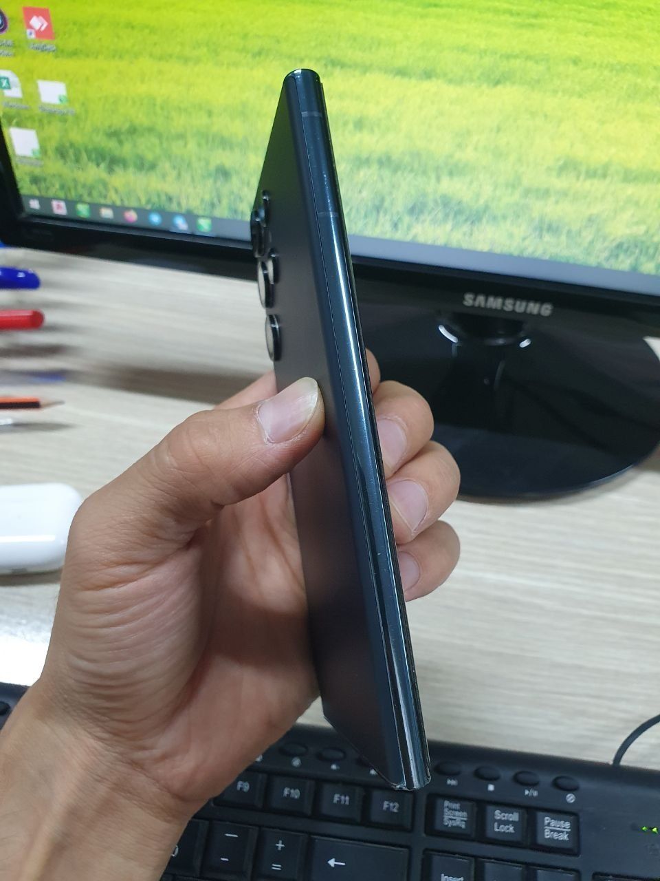 Обменяю Samsung S22 Ultra 12/256