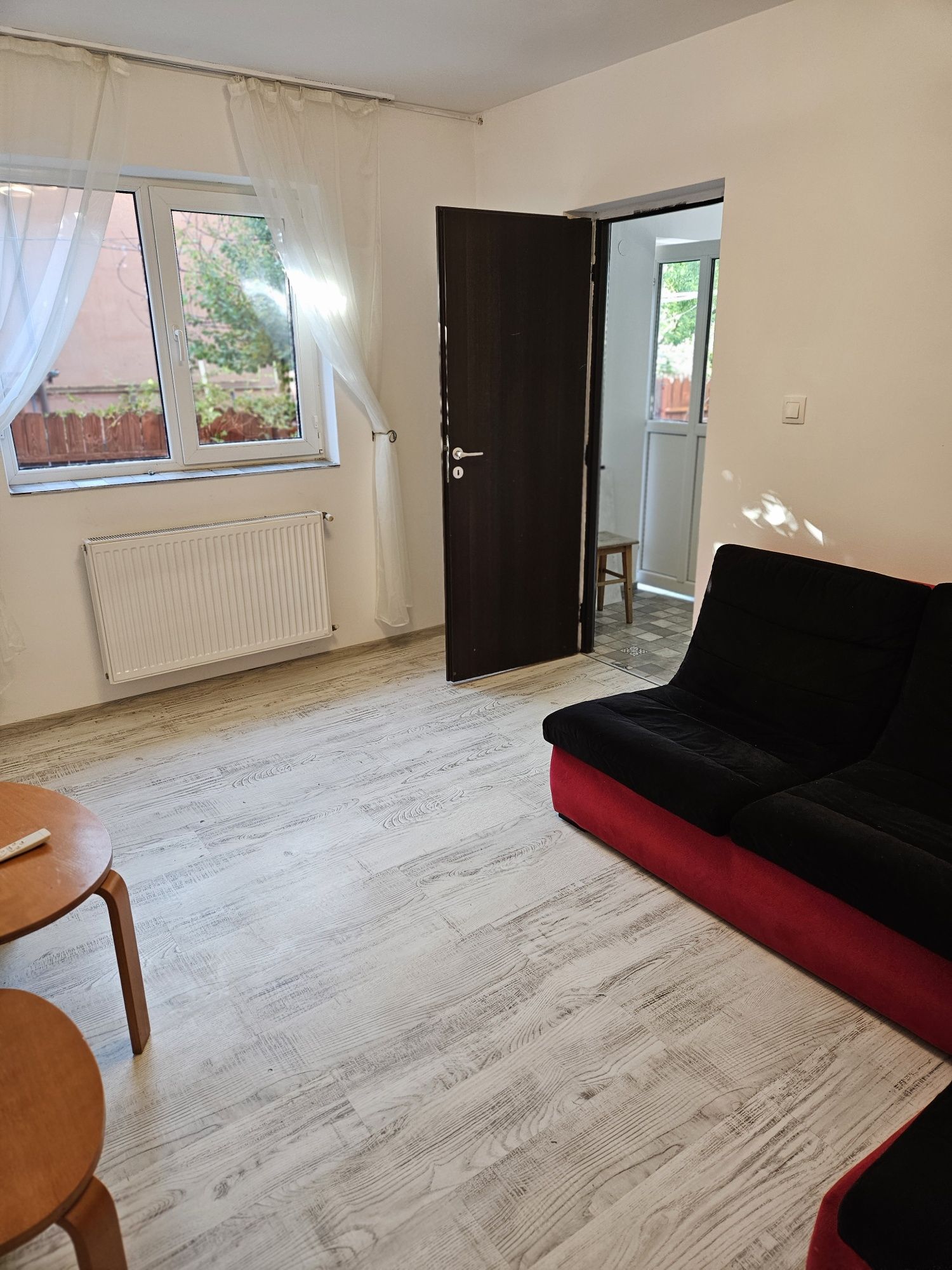 Casa cu doua camere de inchiriat