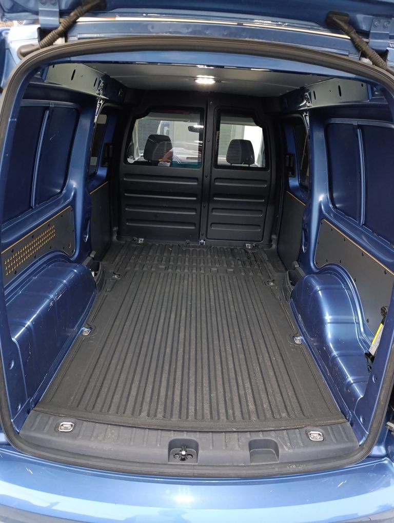 VW Caddy Макси Електрически