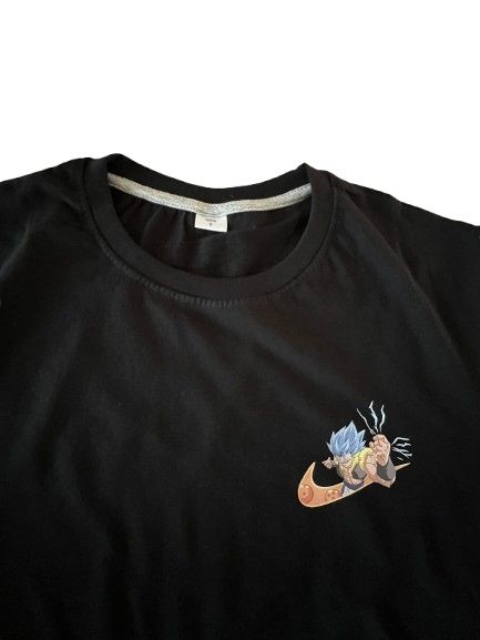 Vând tricou Nike x Goku