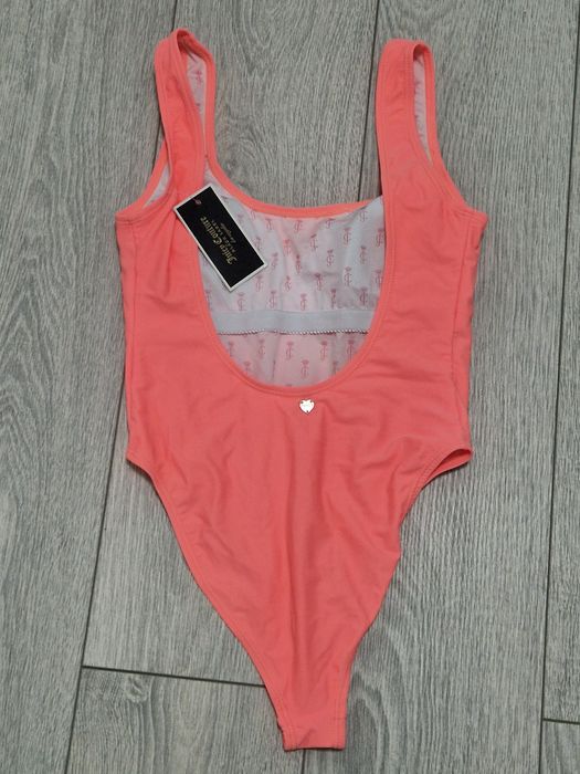 Costume de baie Întregi!