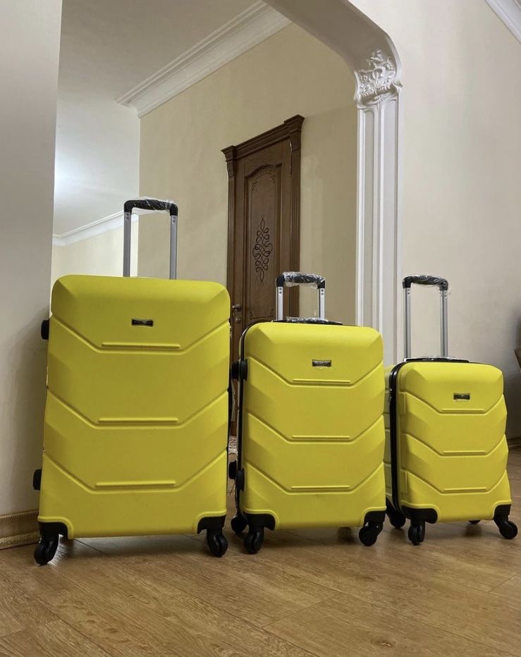 Бюджетные чемоданы из абс пластика