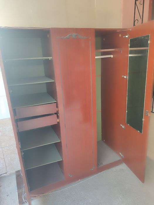 Шкаф для одежды и белья дома