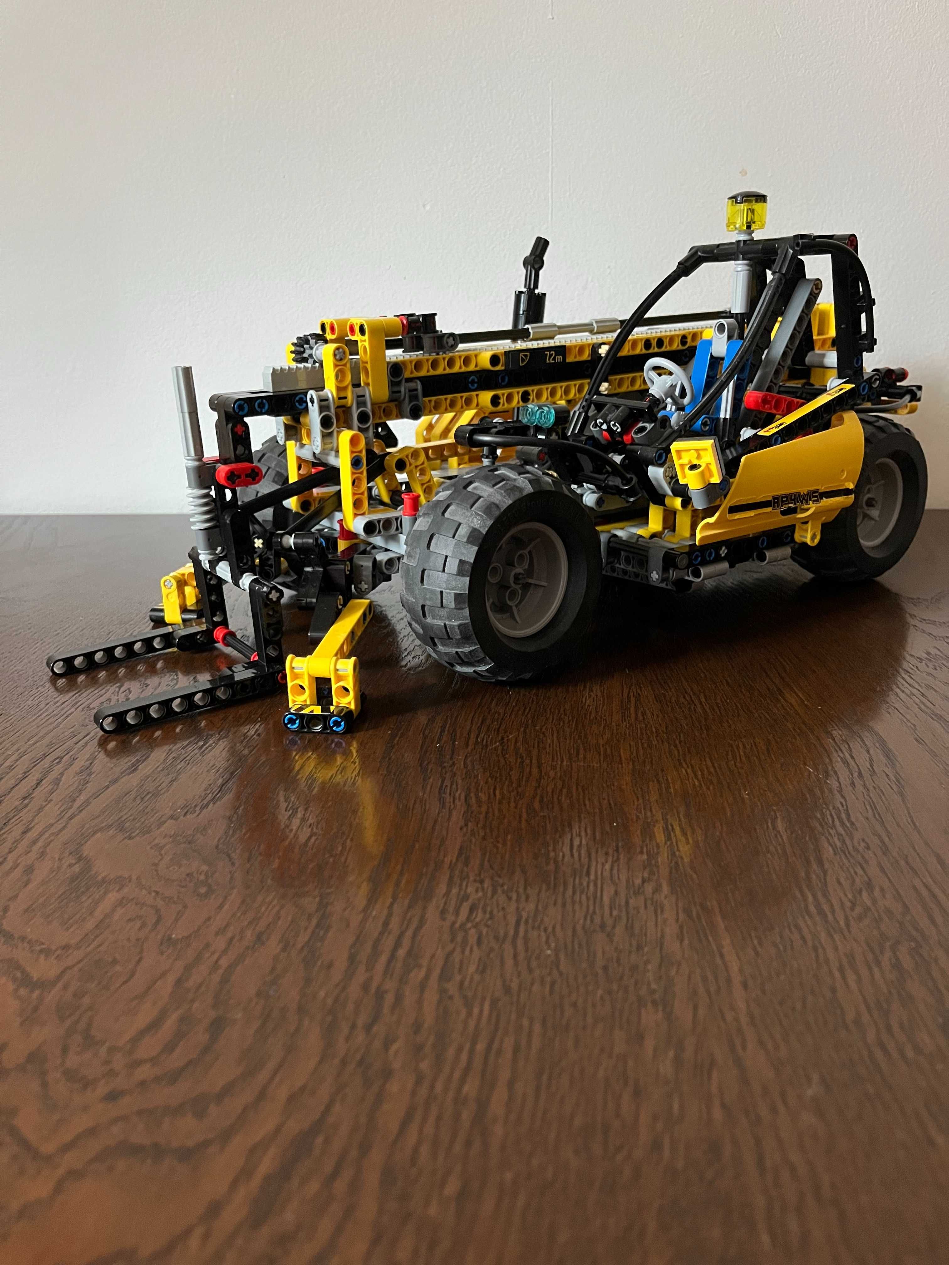 Продавам LEGO TECHNIC  8295