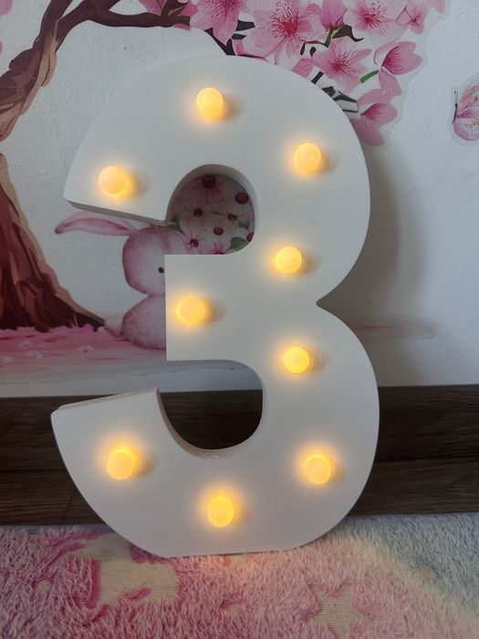 Светеща дървена цифра 3