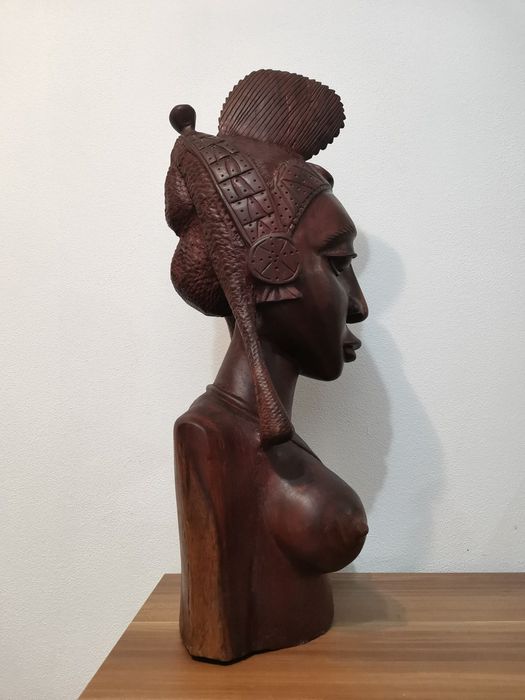 Statuetă din lemn bust femeie