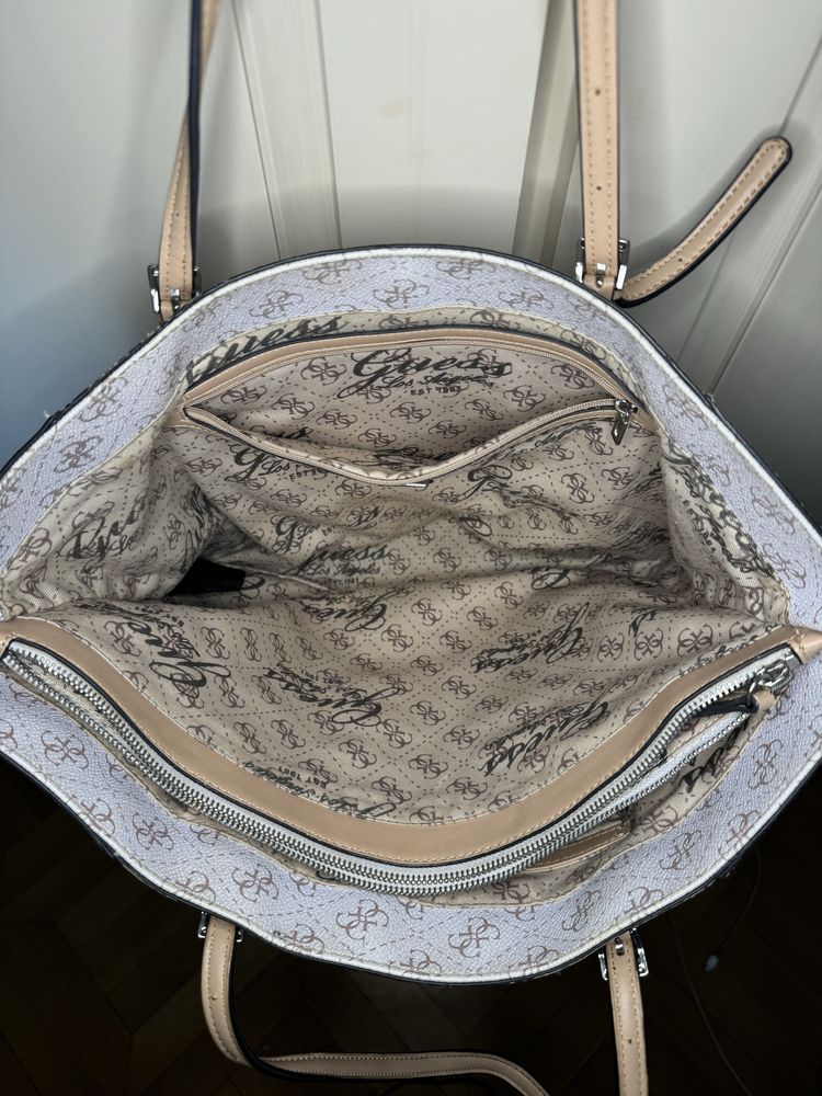 Дамска чанта Guess