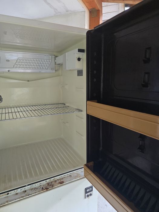 Frigider Elextrolux în stare bună de funcționare