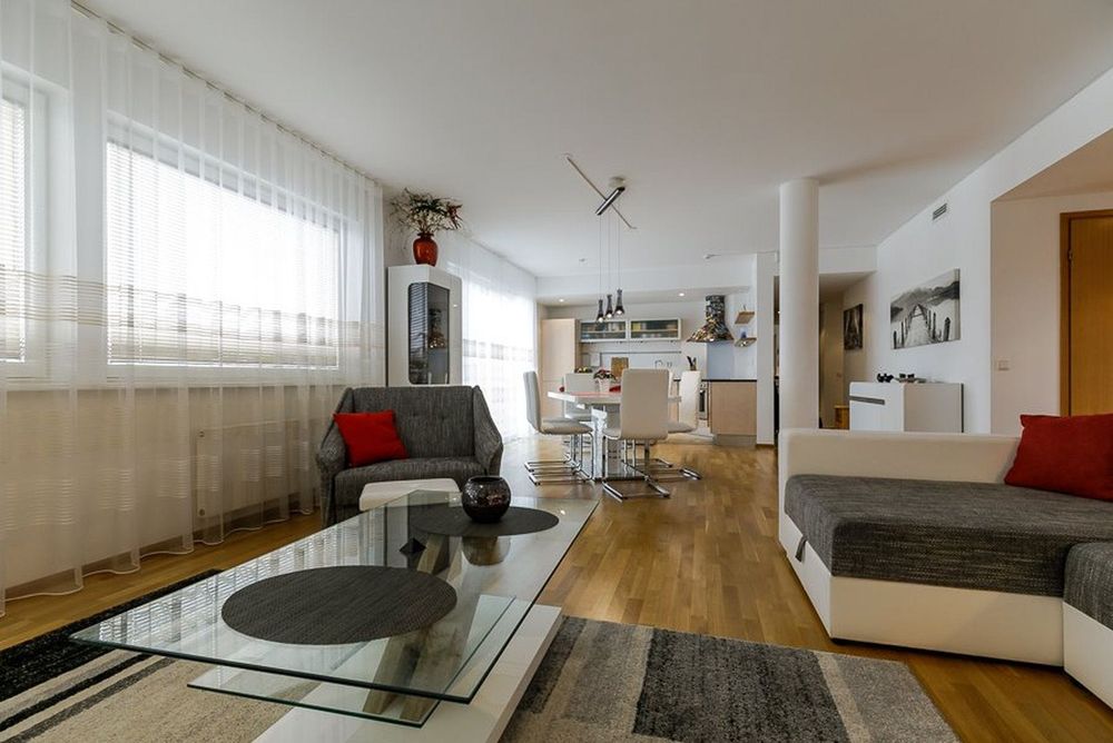 Продава се Тристаен апартамент в София, Банишора - 86 кв.м за 985 €/кв.м - Снимка #1