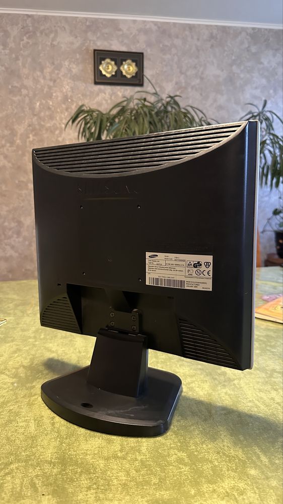 Монитор Samsung SyncMaster 710V, 1280x1024, 75 Гц, TN