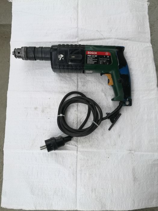 Vînd sculele de lucru