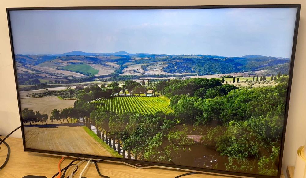 TV Horizon 43HL8500U, 4K UltraHD, 108cm +Google Chromecast 3 Full-HD