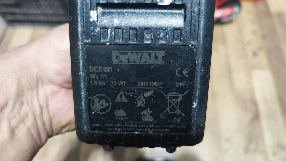DEWALT 18 v drel