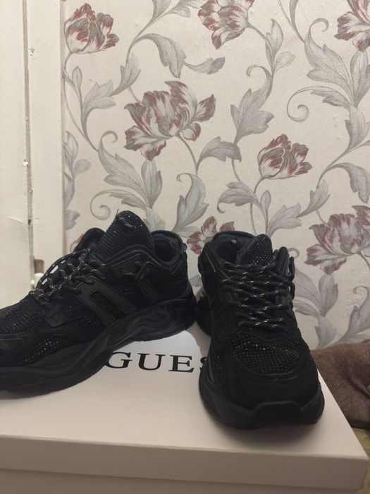 Guess Belluna 39н черни