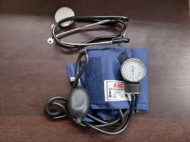 Апаратче за мерене на кръвно налягане със стетоскоп