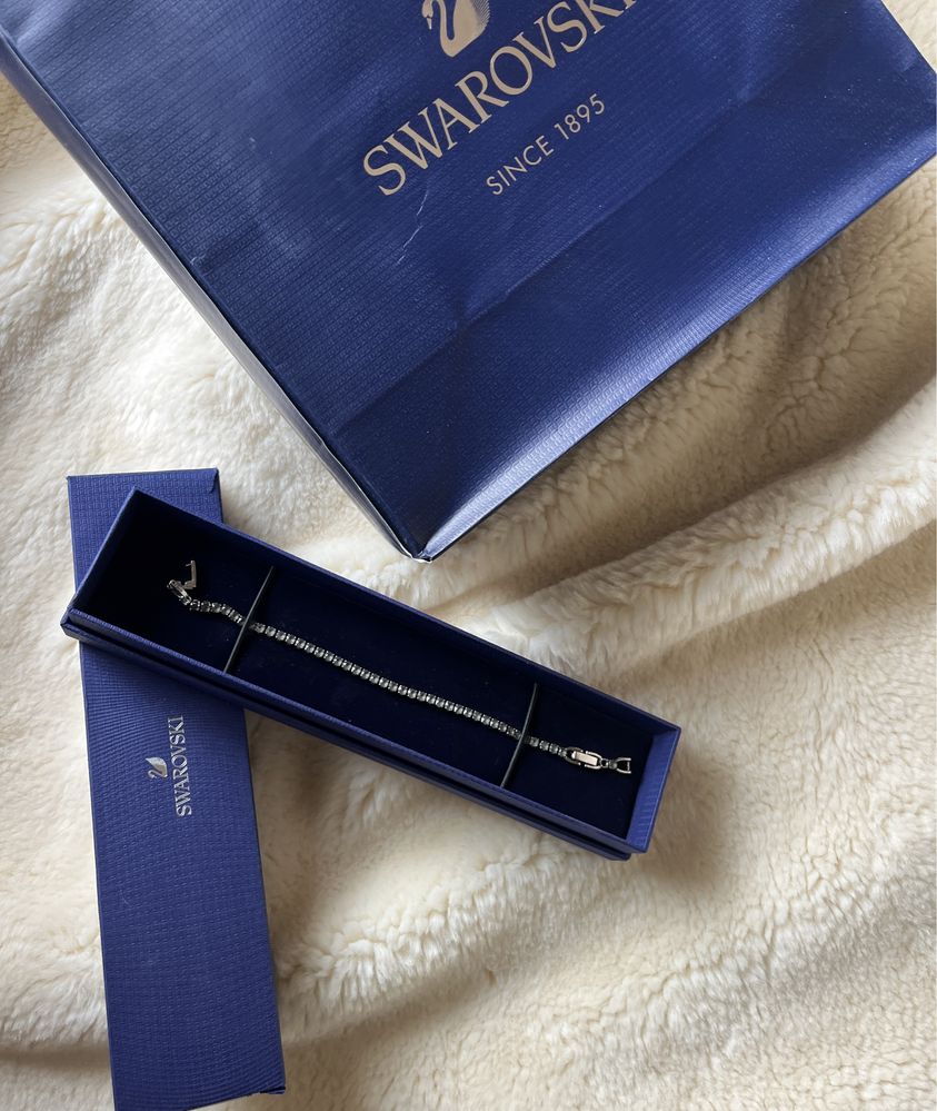 Оригинален Swarovski black crystal tennis braclet